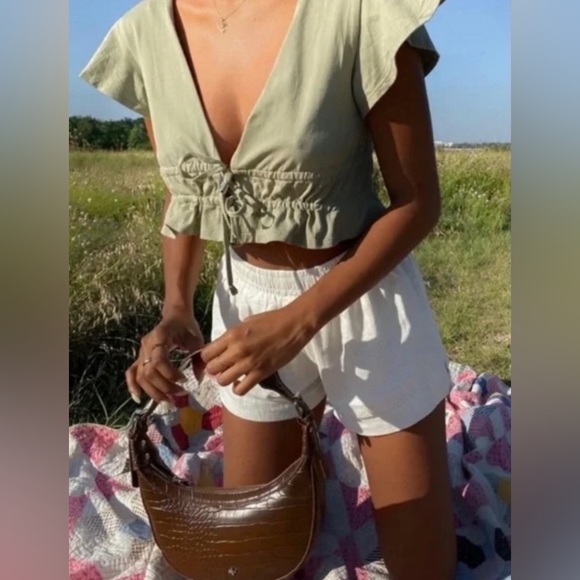 ✨ PRINCESS POLLY TOP ✨ - Picture 2 of 5